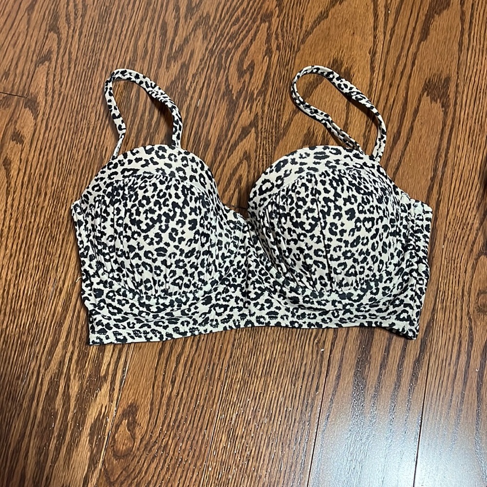 Xhilaration Bikini Top. Size: Medium.
